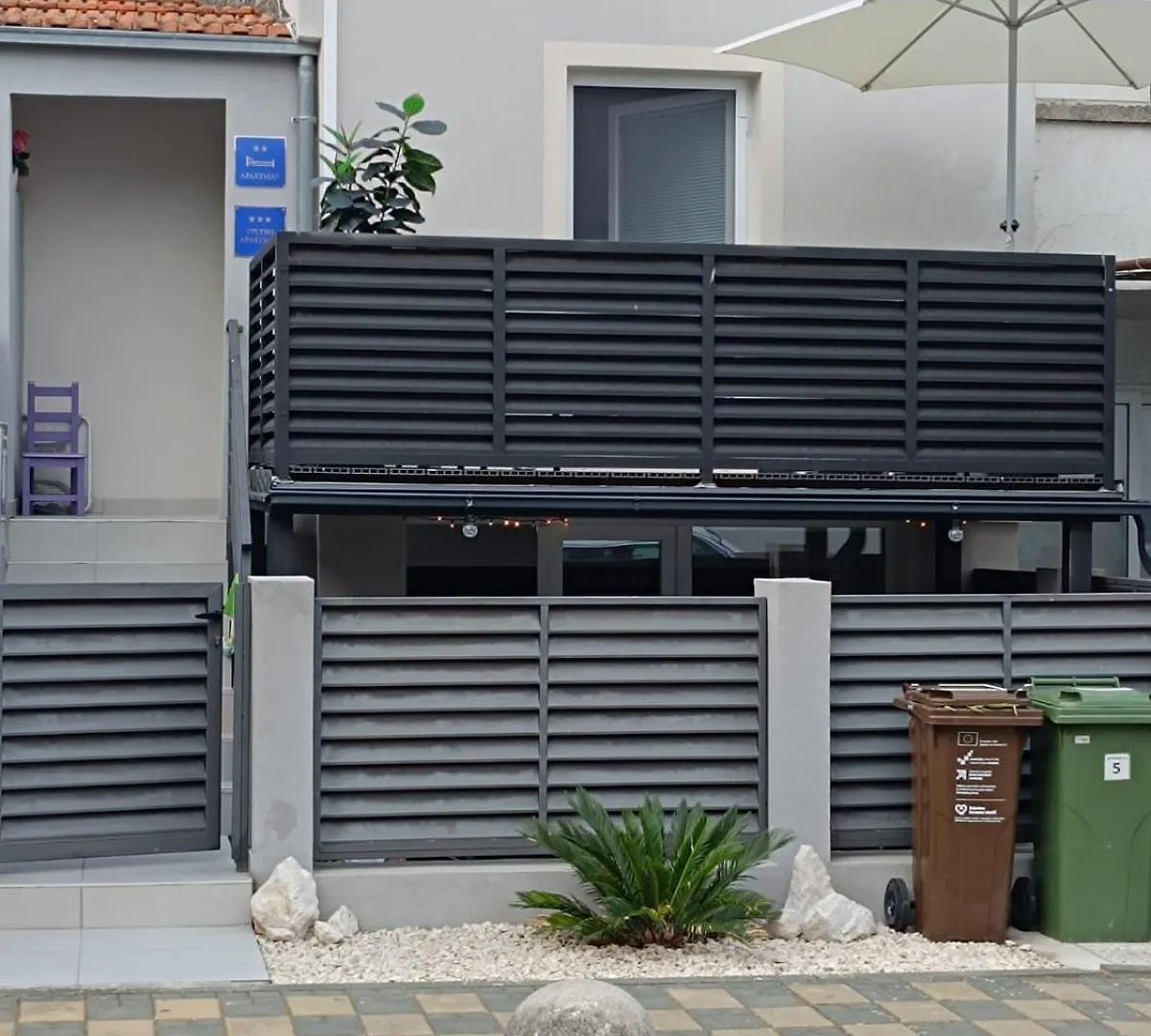 Studio & Apartment Biograd Paszman بيوغْغاد نا موغو